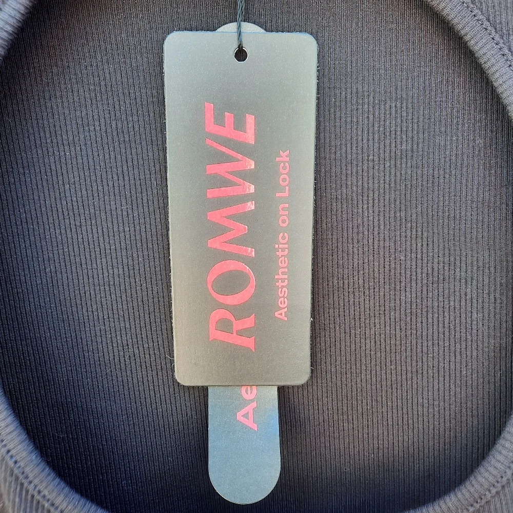 Romwe Women's Keyhole Ribbed Crop Top Shirt Size X-Large Black New With Tags - Picture 6 of 7